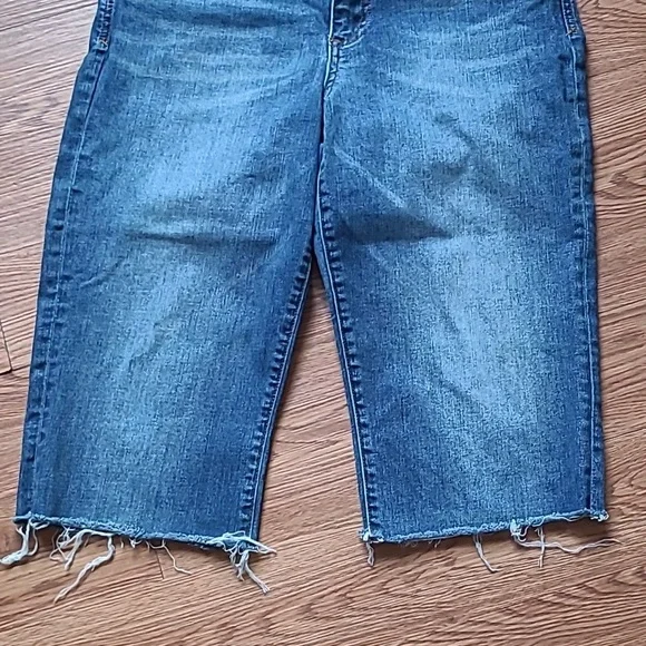 Kut From The Kloth Kick Flare Capri Dark Blue Jean Stretch Womens Size 10 - Picture 5 of 14